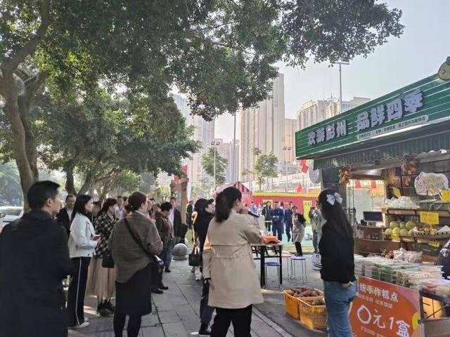 光华街社区领导团队引领社区新发展之路